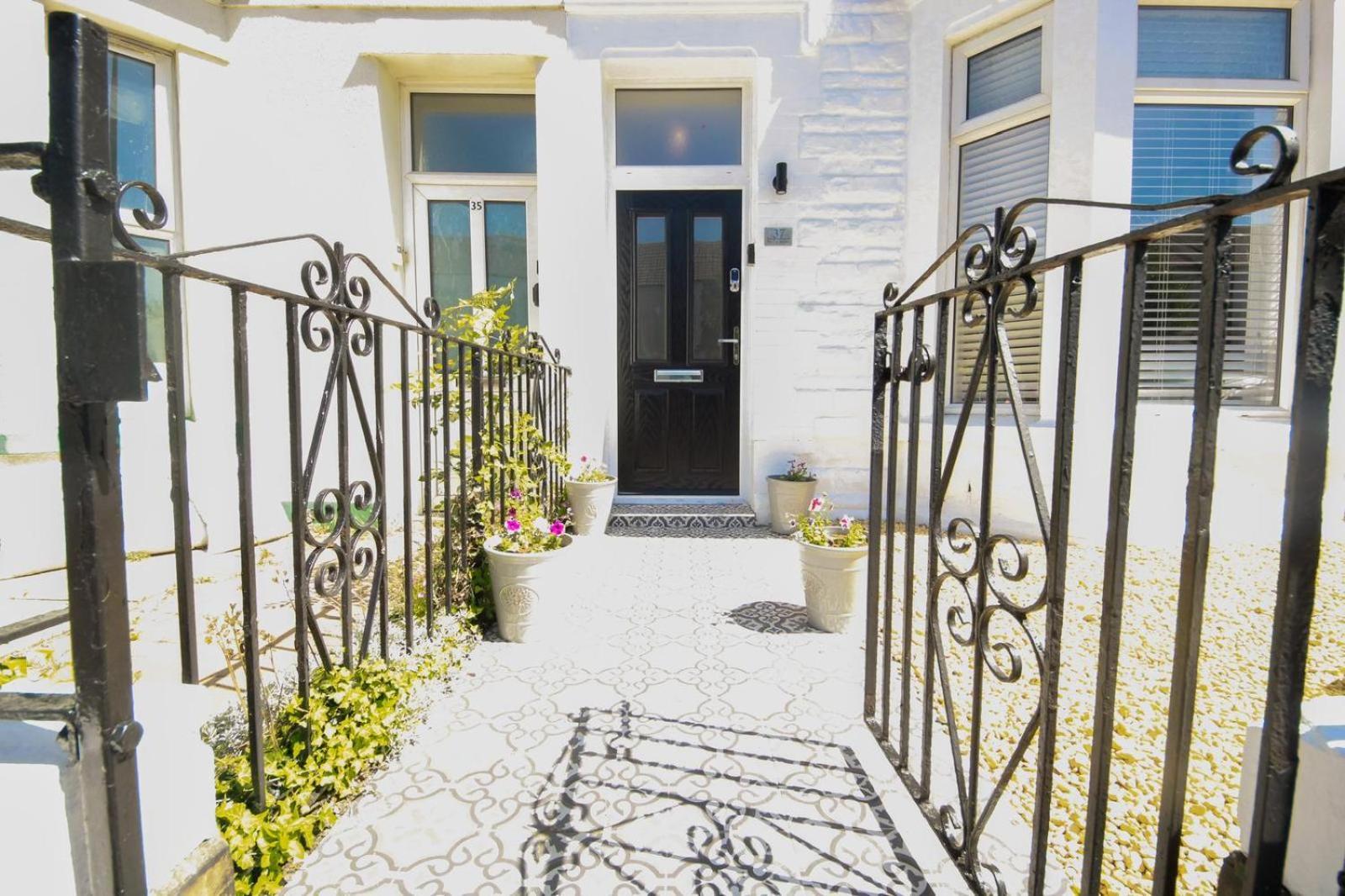 Bay City Studio Apartments كارديف المظهر الخارجي الصورة